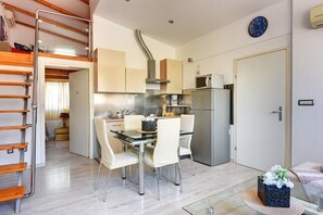 Dining - House Michelle (73942-K1) - Liznjan (Liznjan)