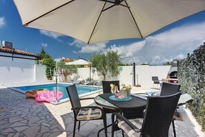 Outdoor dining - House Michelle (73942-K1) - Liznjan (Liznjan)