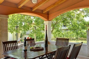 Outdoor dining - Villa Maria Betiga (73946-K1) - Fazana (Fazana)