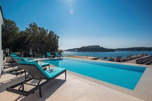 Pool - Villa Sail (73956-K1) - Pjescana Uvala (Pjescana Uvala)