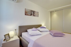 7 camere, accesso a Internet, lenzuola