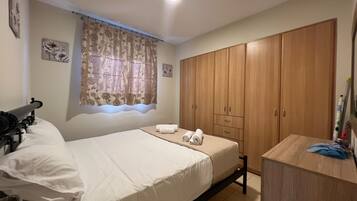 2 bedrooms, iron/ironing board, free WiFi, bed sheets