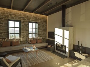 TV, fireplace, offices - The Signature suite with indoor Jacuzzi by Oreno (Tsepelovo)