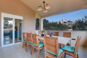 Outdoor dining - House Veronika (74028-K1) - Vinkuran (Vinkuran)