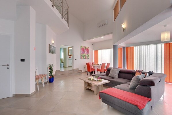 TV, DVD player, ping pong - Villa Marcelia (74087-K1) - Pula (Pula)