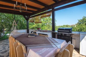 Outdoor dining - Villa Donatella (74112-K1) - Svetvincenat (Svetvincenat)