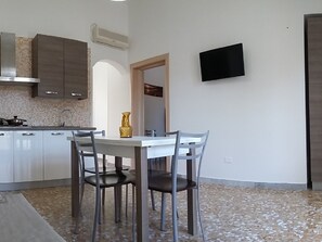 Dining - Erdgeschosswohnung für bis zu sechs Personen by Interhome (Campomarino)