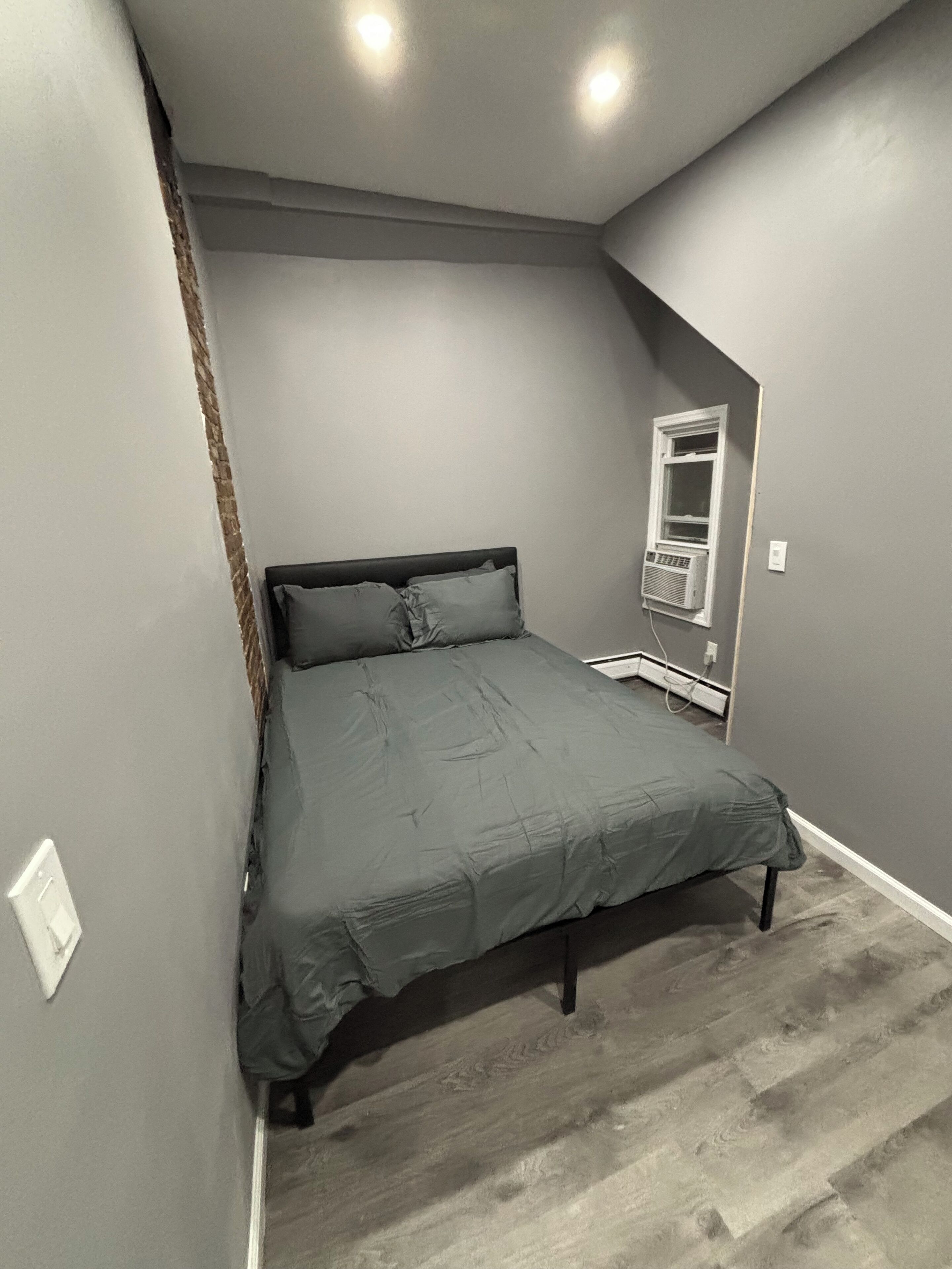 Fer et planche à repasser, accès Internet, draps fournis