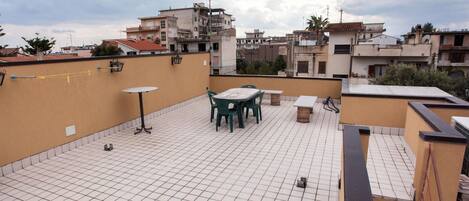 تناول الطعام بالخارج