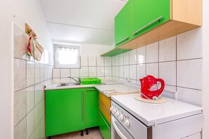 Fridge, oven, stovetop, coffee/tea maker - Apartment Mila (74139-A1) - Pula (Pula)