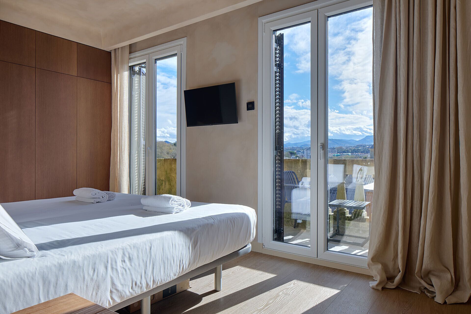3 bedrooms, iron/ironing board, free WiFi, bed sheets