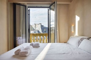 Iron/ironing board, free WiFi, bed sheets