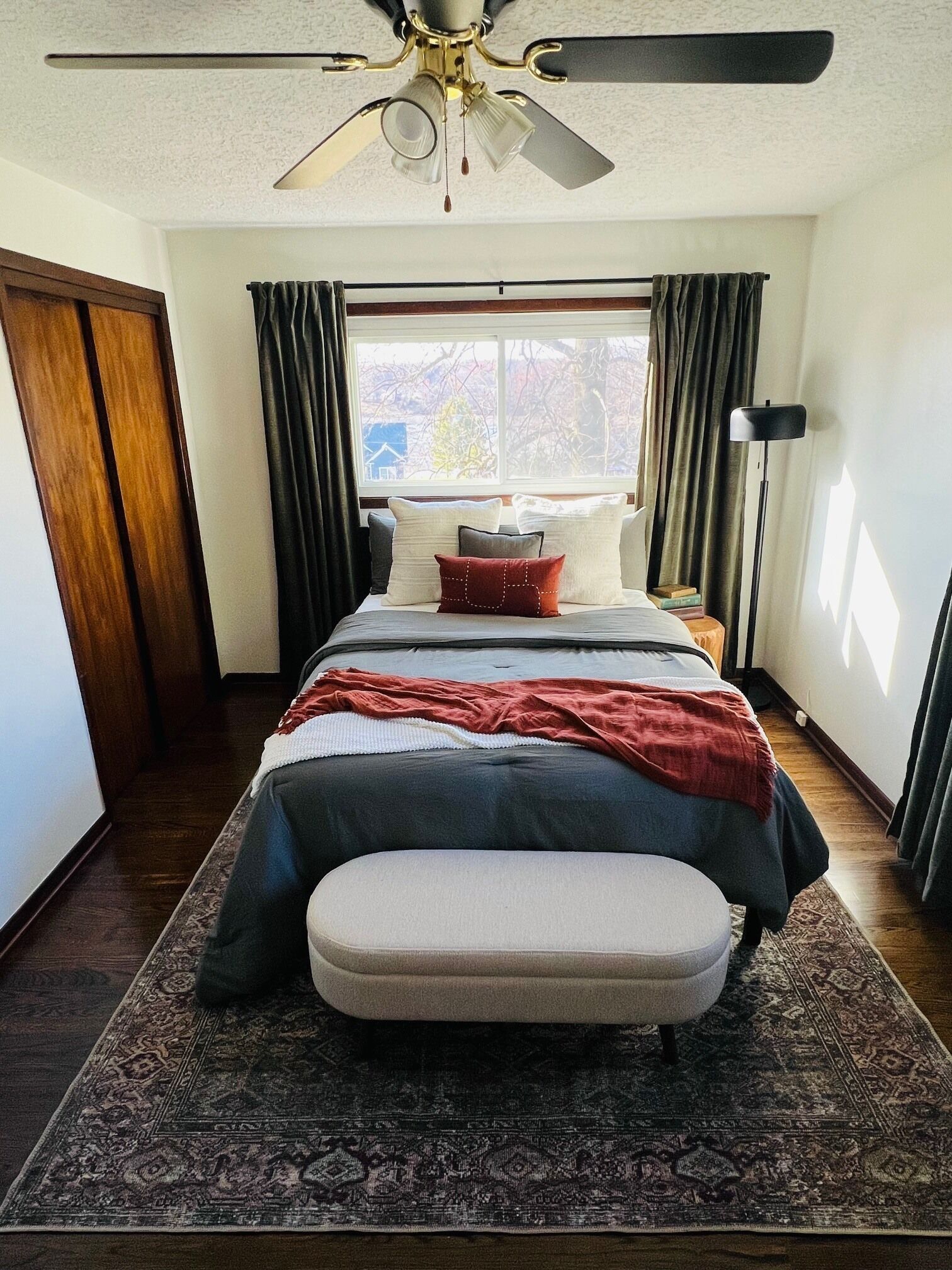 3 chambres, fer et planche à repasser, Wi-Fi, draps fournis