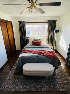 3 dormitoris, planxa i posts de planxar, wifi i roba de llit 