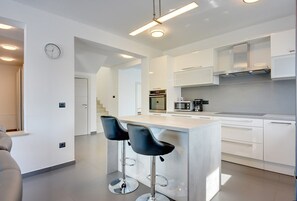 Fridge, microwave, stovetop, coffee/tea maker - Villa Grande T&D (74185-K1) - Pula (Pula)