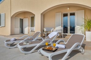 Terrace/patio - Villa Ostone (74188-K1) - Pula (Pula)