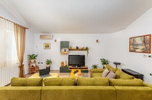 TV, fireplace, ping pong - Villa Ostone (74188-K1) - Pula (Pula)