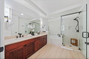 Hair dryer, towels - Newly Remodeled in 2025 and Hilton Pass/Golf Discounts!  J33 Fairways at Waikolo (Waikoloa Beach Resort)