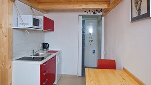Coffee/tea maker, fridge, microwave, stovetop - Apartments Orbanin (74194-A3) - Pula (Pula)