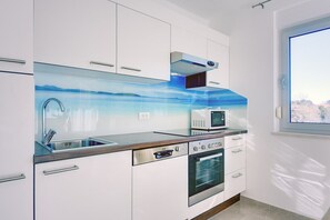 Coffee/tea maker, fridge, microwave, oven - Apartment Val (74195-A1) - Medulin (Medulin)