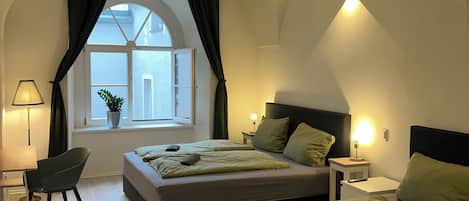 Estudio Deluxe | Escritorio, insonorización y wifi gratis