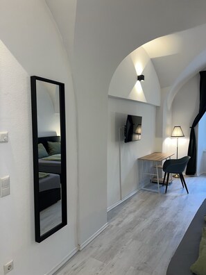Deluxe Studio | Desk, soundproofing, free WiFi - 24-7 Apartment Passau (Passau)