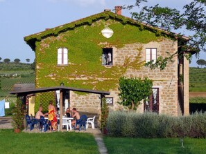 Outdoor dining - Die Maulbeerbäume auf dem Bauernhof by Interhome (Torgiano)