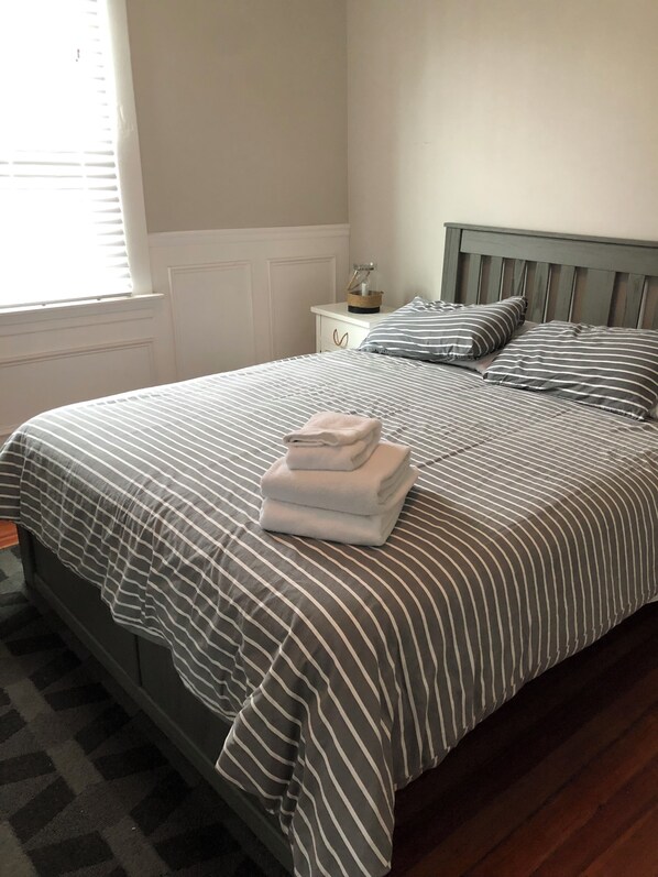 1 habitación, tabla de planchar con plancha, wifi y ropa de cama 