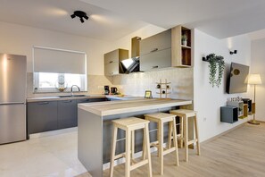Fridge, stovetop, dishwasher, coffee/tea maker - Apartments Sunset (74202-A1) - Vodnjan (Vodnjan)