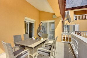 Outdoor dining - Apartments Sunset (74202-A1) - Vodnjan (Vodnjan)