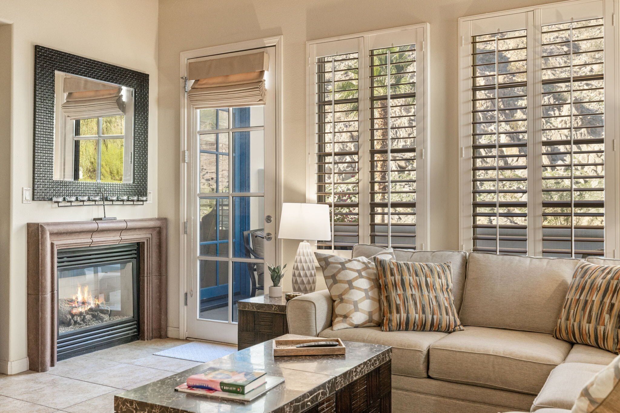 Smart TV, fireplace