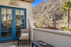 Property grounds - Desert Paradise: Luxurious 3BR Townhome with Mountain Views (La Quinta)