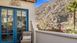 A balcony with a chair, a table, and a potted plant. - Family Friendly Legacy Villas Retreat- Mountain Views (La Quinta)