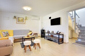 TV - House Sandi (74203-K1) - Pula (Pula)