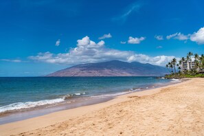 Beach nearby - Budget Friendly - Kihei Akahi C-608, Ocean Views, Short Walk to Kamaole Beach II (Kihei)