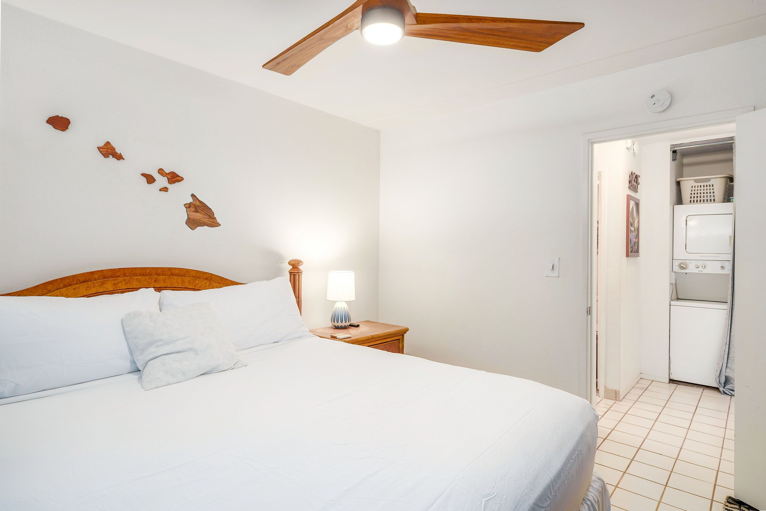 콘도, 킹사이즈침대 1개 및 소파베드, 발코니, 바다 전망 (Kihei Akahi C-608) | 1 개의 침실, 각각 다른 스타일의 인테리어, 각각 다르게 가구 비치, 침대 시트