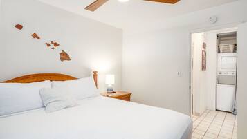 Apartment, 1 King-Bett und Schlafsofa, Balkon, Meerblick (Kihei Akahi C-608) | 1 Schlafzimmer, individuell dekoriert, individuell eingerichtet