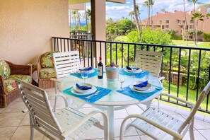 Apartment, 1 King-Bett und Schlafsofa, Balkon, Meerblick (Kamaole Sands 6-303) | Speisen im Freien