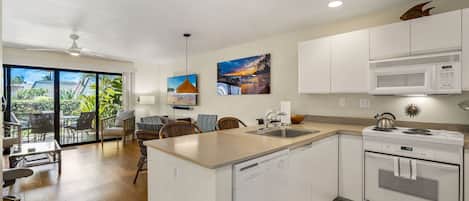 Apartment, 1 King-Bett und Schlafsofa, Balkon, Gartenblick (Maui Kamaole J-104) | Eigene Küche