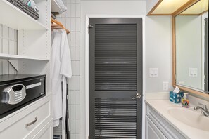 Condo, Berbilang Katil, Balcony, Ocean View (Kamaole Nalu 305) | Bilik Mandi | Tuala disediakan 