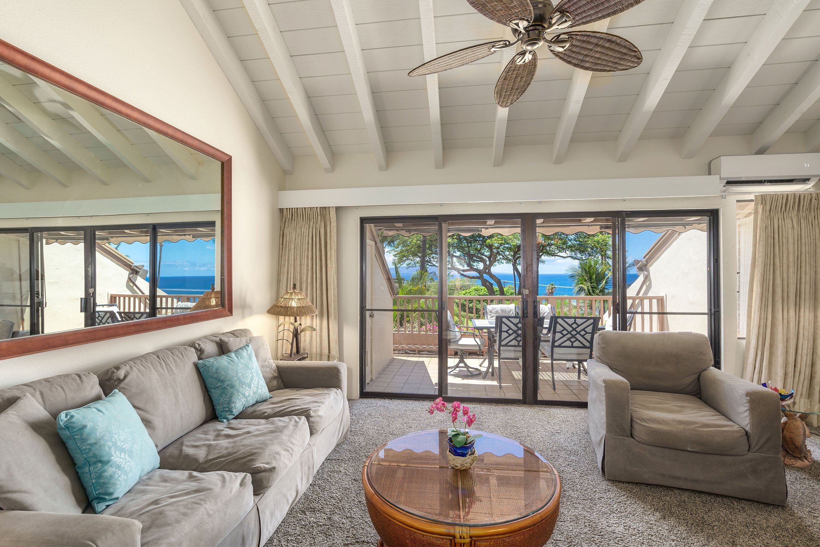 Appart'hôtel, plusieurs lits, balcon, vue océan (Maui Kamaole G-202) | Coin séjour