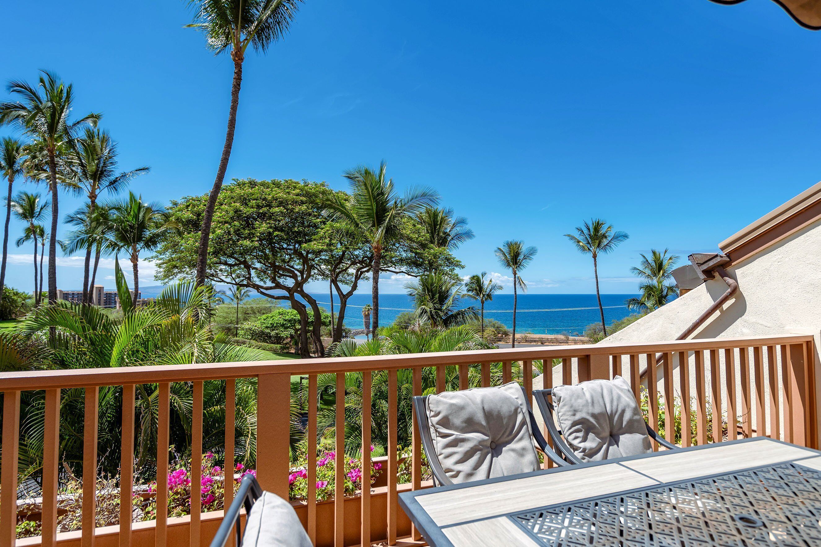 Condo, varias camas, balcón, vista al océano (Maui Kamaole G-202) | Restaurante al aire libre