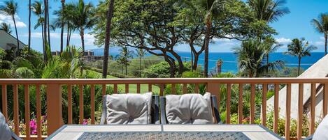 Condo, Plusieurs lits, balcon, vue sur lâocĂ©an (Maui Kamaole G-202) | Restauration en plein air