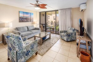 Living area - Kamaole Sands 5-303 - Contemporary, Ocean Views, Prime Courtyard Location, AC (Kihei)
