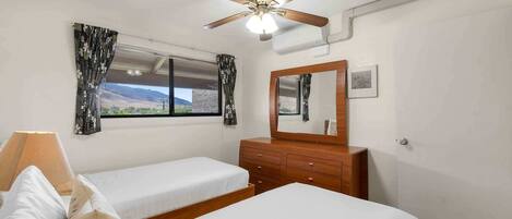 Condo, Multiple Beds, Balcony, Ocean View (Lauloa 410) | 2 bedrooms, individually decorated, individually furnished, bed sheets