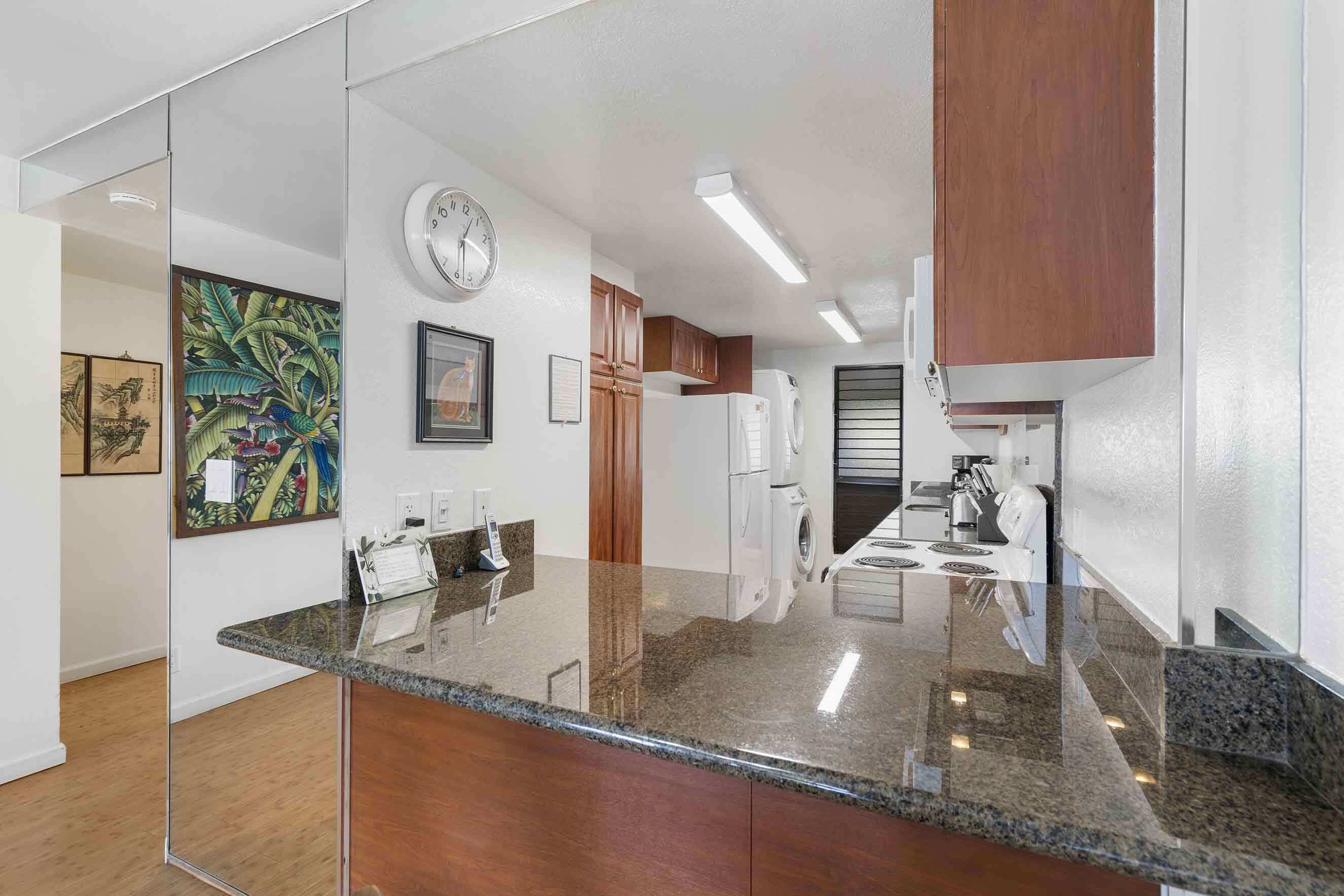 Condo, Plusieurs lits, balcon, vue sur l’océan (Lauloa 410) | Intérieur