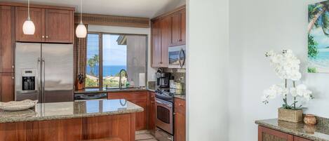 Condo, 1 King Bed with Sofa bed, Balcony, Ocean View (Wailea Ekahi 39E) | Private kitchen