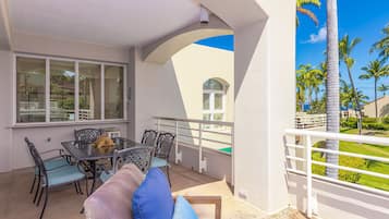 Apartment, 1 King-Bett und Schlafsofa, Balkon, Meerblick (The Palms at Wailea 702) | Speisen im Freien