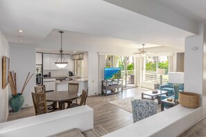 Apartment, 1 King-Bett und Schlafsofa, Balkon, Meerblick (The Palms at Wailea 702) | Wohnbereich