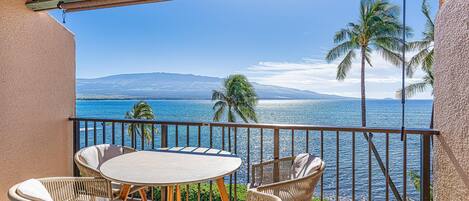 Condo, Multiple Beds, Balcony, Ocean View (Maalaea Banyans 411) | Outdoor dining
